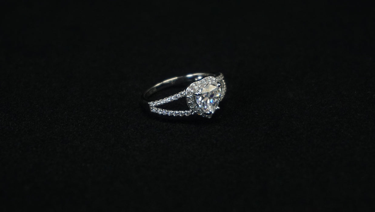 Moissanite Lady Ring